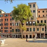 Historical Flat In Cannaregio, דירה