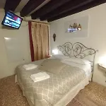 Historical Flat In Cannaregio, דירה *