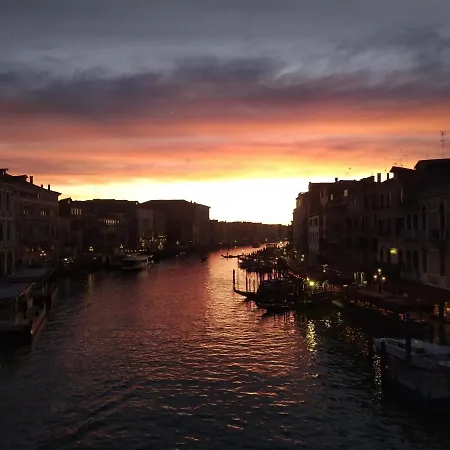 Apartament Historical Flat In Cannaregio, Wenecja