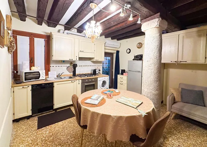 Historical Flat In Cannaregio, Βενετία