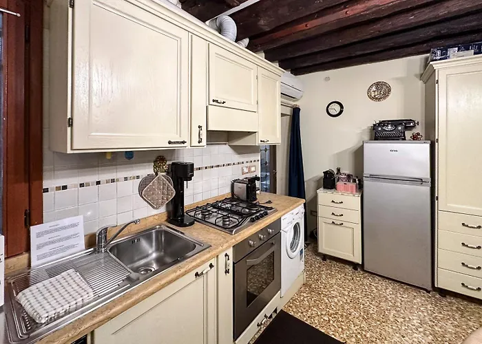 Historical Flat In Cannaregio, Διαμέρισμα Βενετία
