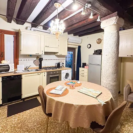 Historical Flat In Cannaregio, Benátky