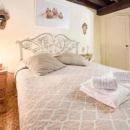Historical Flat In Cannaregio, Apartmán